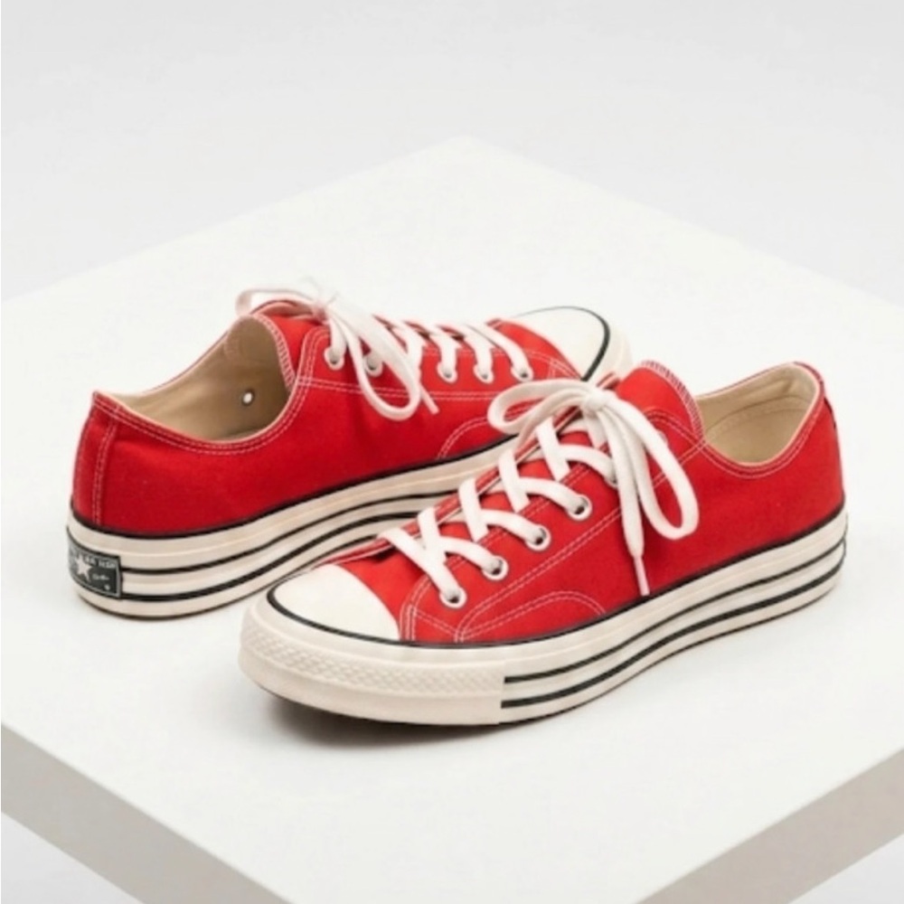 Converse Classic Red Low-Top platform Canvas Sneakers